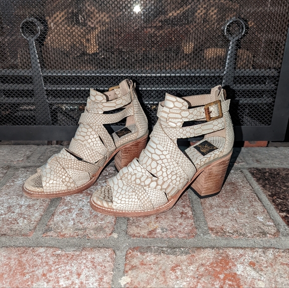 FreeBird CLAW White Snake Sandals size 6 - Picture 6 of 15